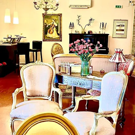 Boutique L'imperatrice -vicinissimi A Valdichiana Designer Village- 3*