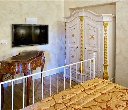 Boutique L'imperatrice -vicinissimi A Valdichiana Designer Village-